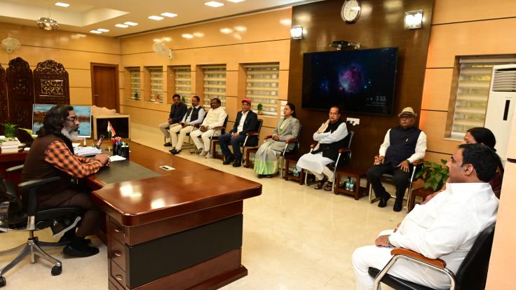 मंत्रालय नहीं अब जिलों में जाकर मंत्रियों को करनी होगी बैठक